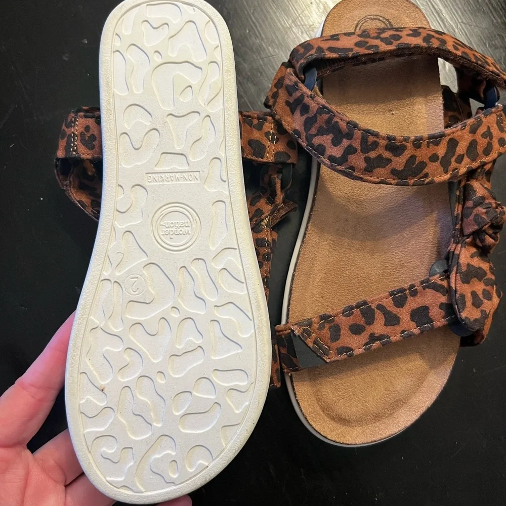 Girls size 2 sandals never worn